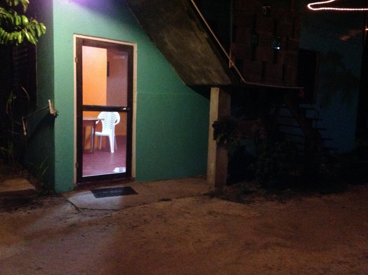 Placencia Hostel Ngoại thất bức ảnh