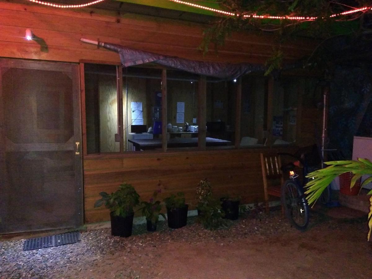 Placencia Hostel Ngoại thất bức ảnh